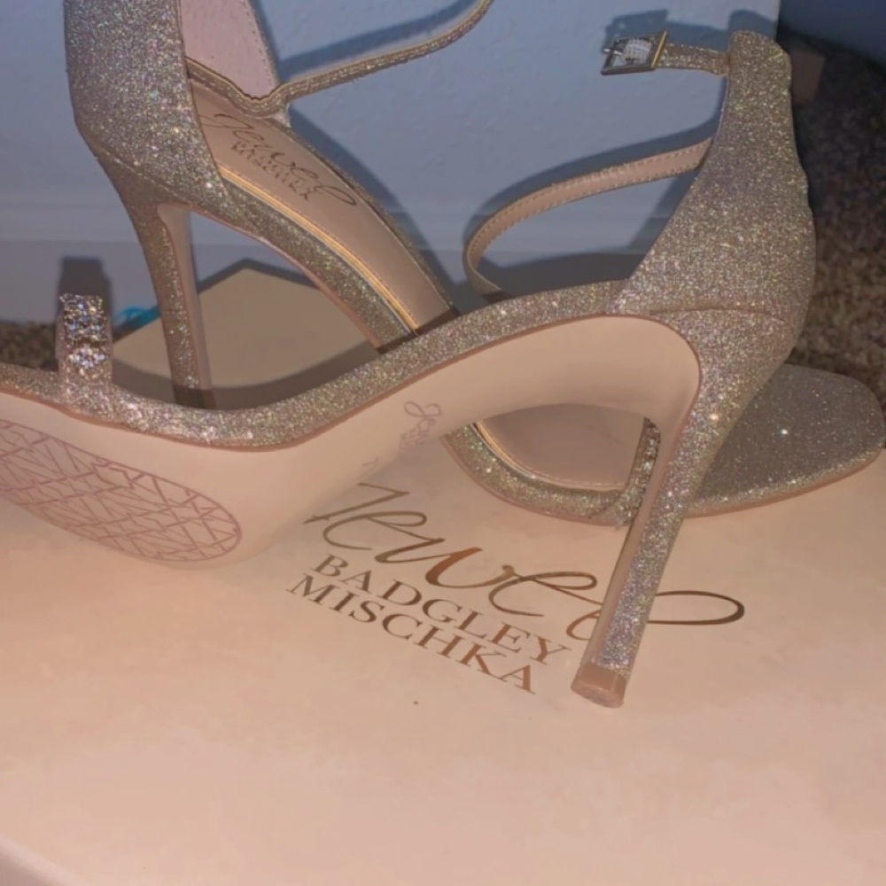 Heels - Picture 4 of 4